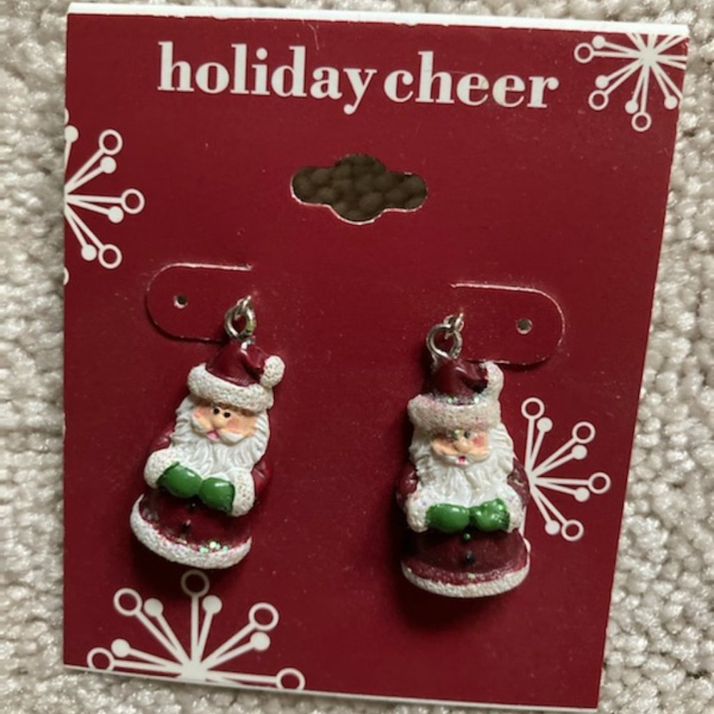 5/20🔴 NWT Christmas Santa Claus Dangle Earnings Red, White And Green Fish Hook